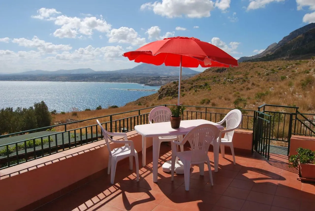 Casa Vacanze La Terrazza Sul Golfo 카스텔라마레델골포 0*,